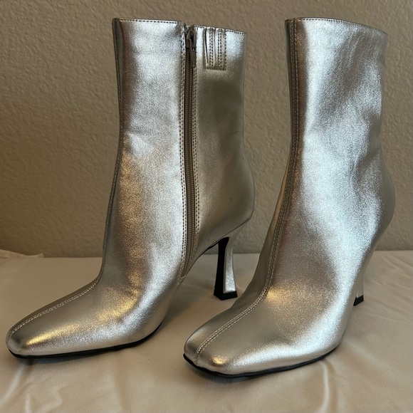 NWOT, Open Edit Women’s Hesper Metallic Silver Square-Off Toe Heeled Bootie 5.5 - Picture 5 of 12